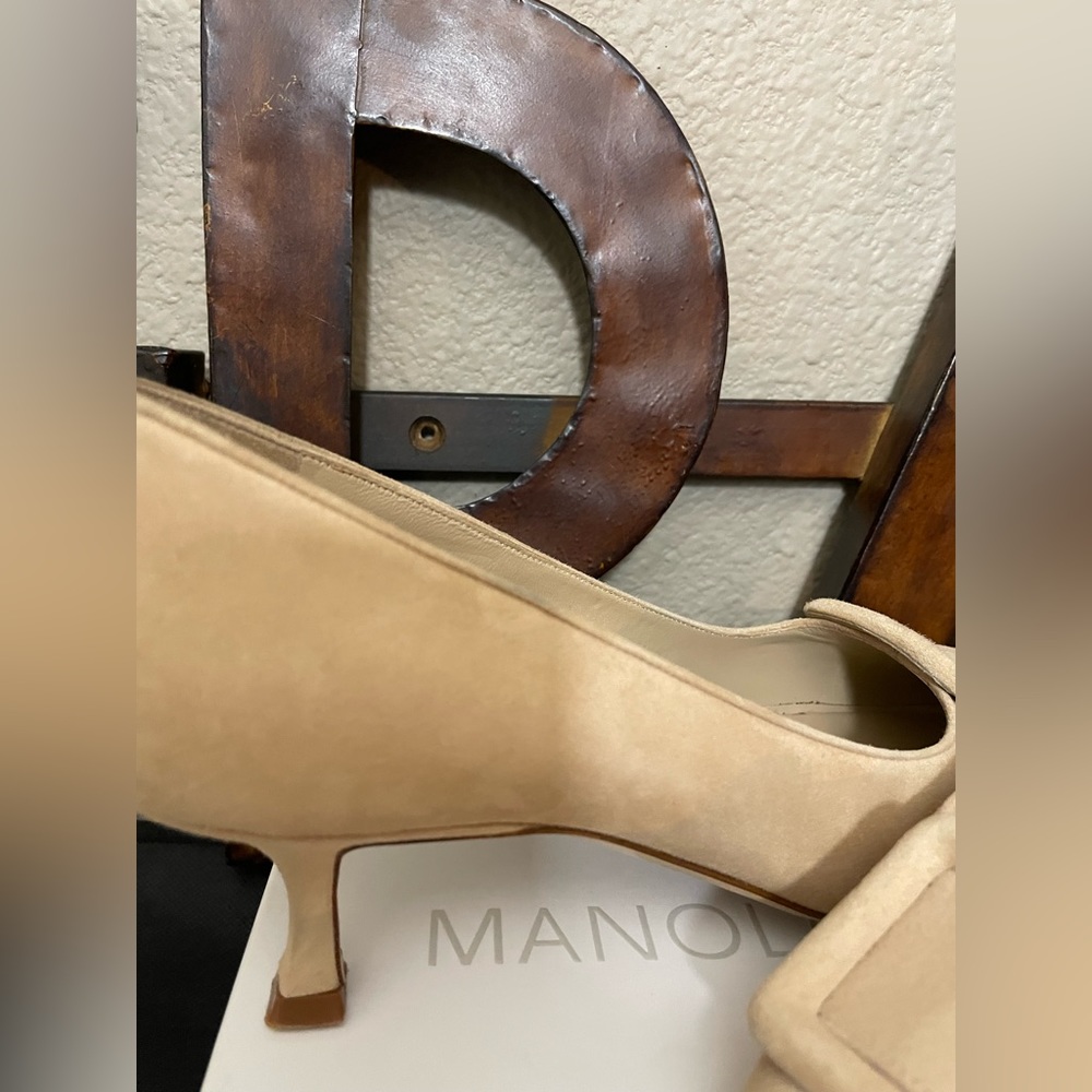 🔥Great Used Condition Manolo Blahnik 40(9)heels comes with box,dustbags,card - Picture 8 of 14